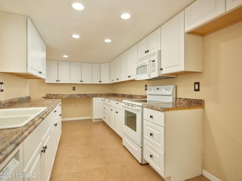 5677 Camino De La Noche, Tucson AZ  85718-4420 exterior