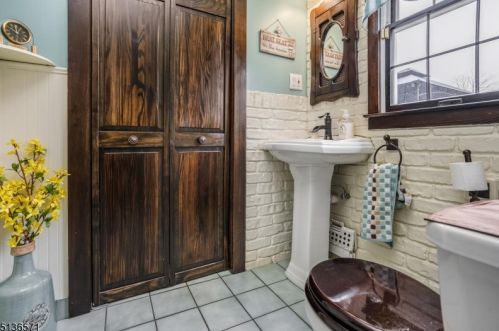 2065 Prospect Ave, Scotch Plains NJ 07076-1369 exterior