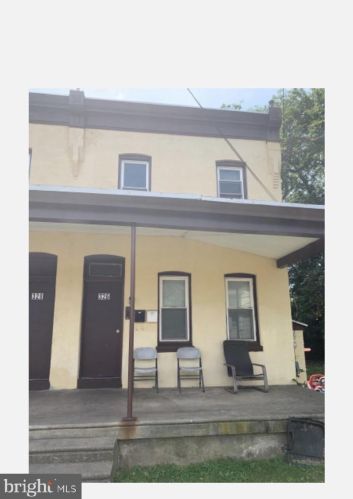 328 Marks Ave, Darby, PA 19023-1714
