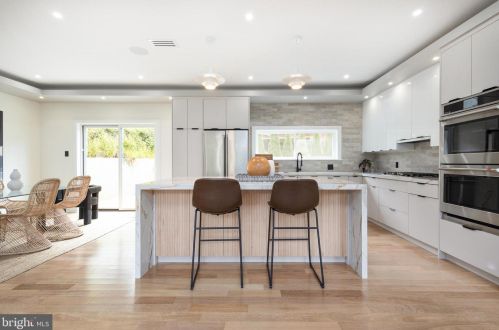 6627 Lincoln Dr, Philadelphia PA exterior