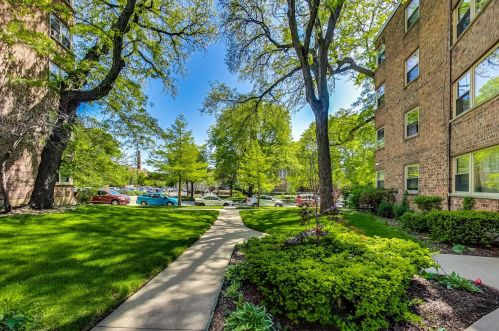 2142 Rosemont Ave, Chicago IL  60659-2158 exterior