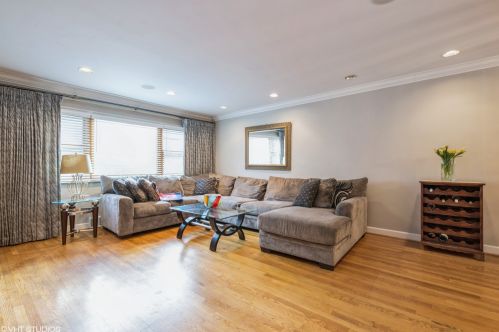 3534 Pne Grv Ave, Chicago IL 60657-1877 exterior