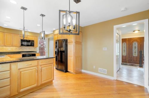 57 Locksley Dr, Pittsburgh PA  15235-5117 exterior