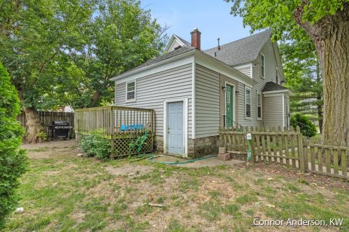 601 Leonard St, Grand Rapids MI 49503-1135 exterior