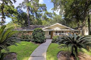 327 Westminster Dr, Houston, TX 77024-5625