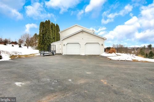 7141 Un Deposit Rd, Hummelstown PA 17036-9213 exterior