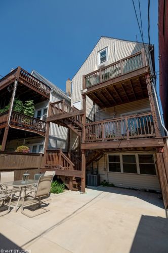 1333 Roscoe St, Chicago IL 60657-6782 exterior