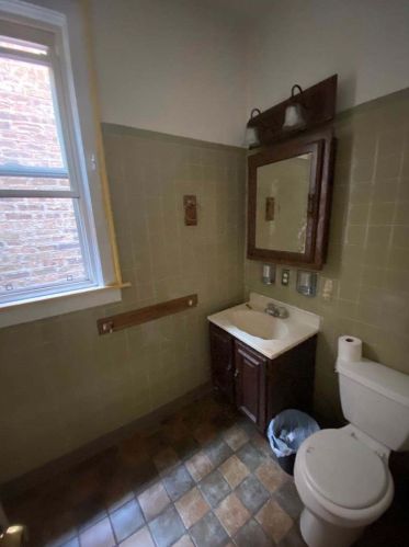 448 31 St, Chicago IL 60804-4024 exterior