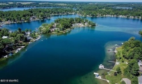 50184 Lake Shore Dr, Dowagiac MI  49047-8741 exterior