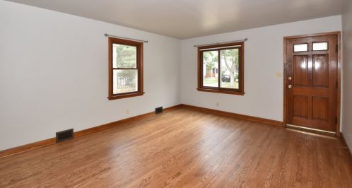 206 77th St, Milwaukee, WI 53213-3540