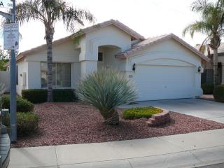 105 Helena Dr, Phoenix, AZ 85022-1822