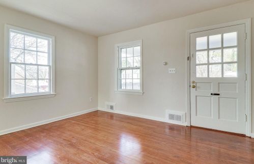 2701 Farmington Dr, Alexandria VA 22303-1315 exterior