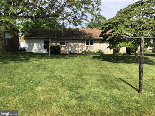 847 Walnut St, Hanover, PA 17331-2055