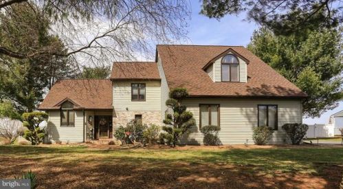 164 Foxshire Dr, Lancaster, PA 17601-3982