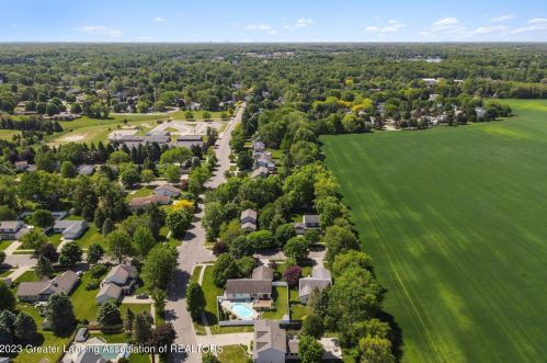 502 Brunswick Dr, Dewitt MI 48820-9189 exterior