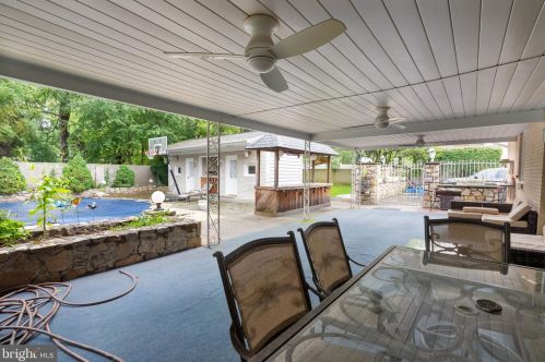 3883 Dempsey Ln, Huntingdon Valley PA  19006-1901 exterior