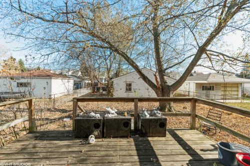 7713 Trumbull Ave, Chicago IL 60655-2555 exterior