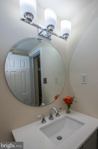 724 Leithgow St, Philadelphia PA 19123-1420 exterior