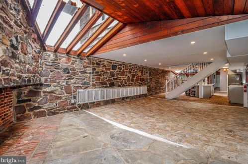 635 Parkway Ave, Trenton NJ  08618-2723 exterior