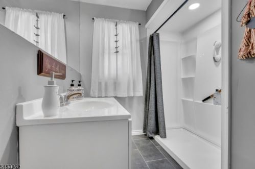 130 Old York Rd, Bridgewater NJ 08807-2686 exterior