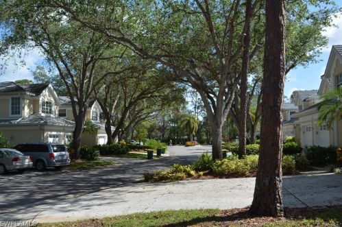 2819 Aintree Ln, Naples FL 34112-5383 exterior