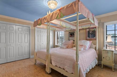 4912 Andros Dr, Tampa FL 33629-4802 exterior