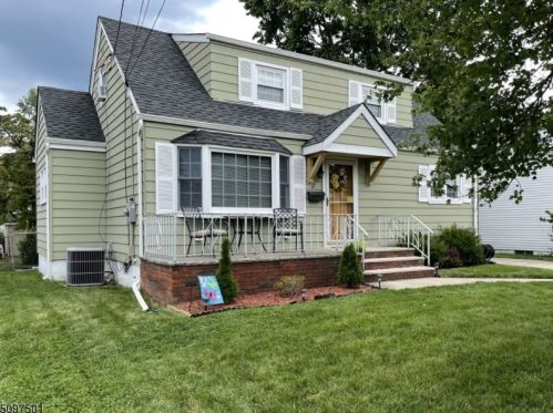 21 Meadow Dr, Paterson, NJ 07512-1911