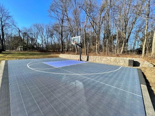 27 Patrick Dr, Seymour CT 06483-2372 exterior