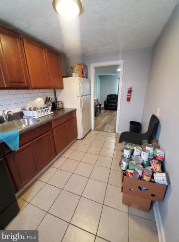 253 Grand Ave, Camden NJ 08105-2151 exterior