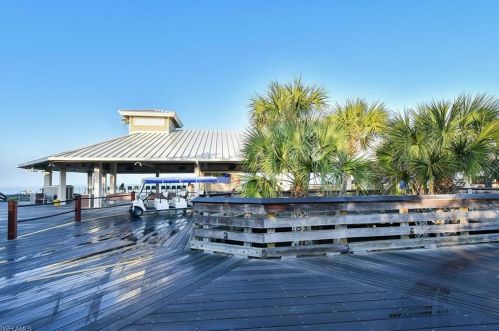 600 Lambiance Cir, Naples FL 34108-8703 exterior