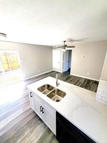 811 Bluebird Dr, Irving TX  75061-7302 exterior