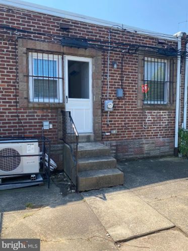 5306 Glenloch St, Philadelphia PA 19135-2718 exterior