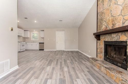 6202 Creekford Dr, Lithonia GA  30058-7913 exterior