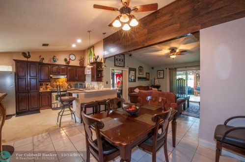 5723 Northpointe Ln, Boynton Beach FL 33437-2005 exterior