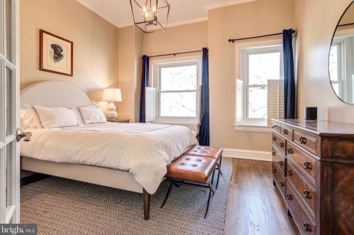 2144 Newport Pl, Washington DC 20037-3002 exterior