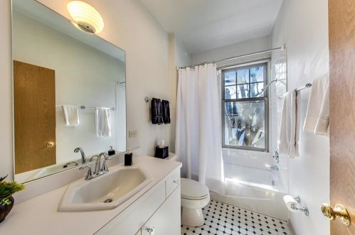 1133 Schubert Ave, Chicago IL 60614-1507 exterior