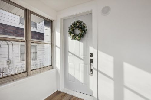 223 Stewart St, Grand Rapids MI  49507-2402 exterior