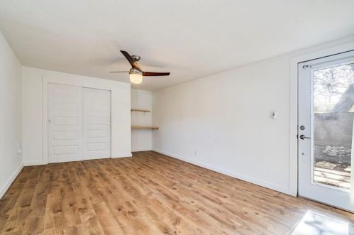 5315 Downs Dr, Austin TX 78721-2205 exterior