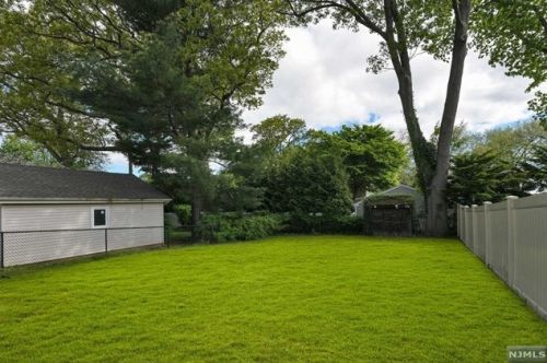 47 Kipp Ave, Hasbrouck Heights NJ 07604-1216 exterior