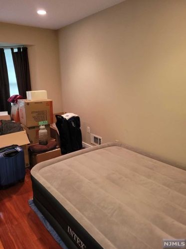 578 Holly Ct, Mahwah NJ 07430-3437 exterior