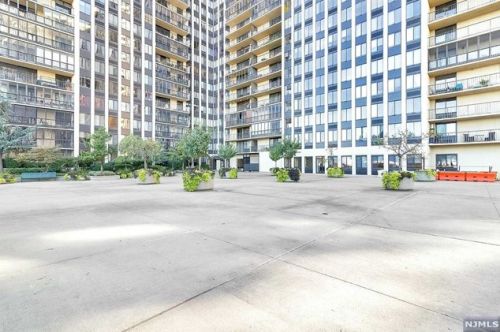 200 Winston Dr, Cliffside Park NJ  07010-3214 exterior