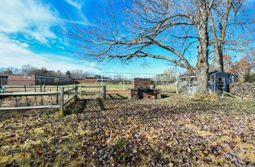 9 Hamilton Ct, Enfield CT 06082-3910 exterior