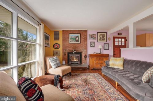 813 Crothers Ln, Rockville MD 20852-1104 exterior