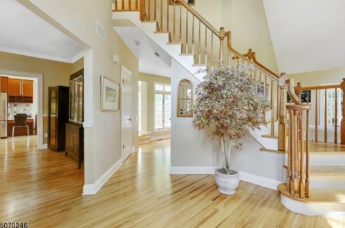 2 Orchard Ct, Montclair, NJ 07042-3125