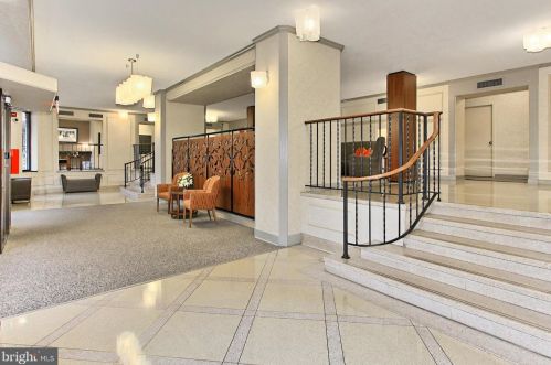 5902 Mount Eagle Dr, Alexandria VA 22303-2513 exterior