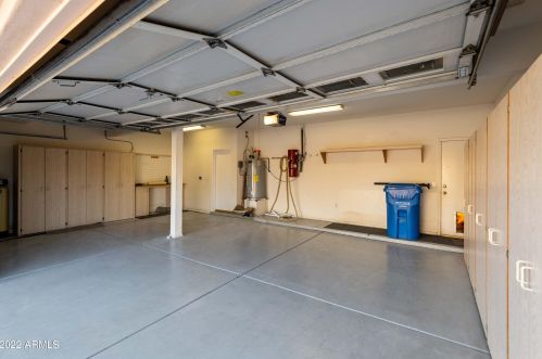 2737 Amberwood Dr, Phoenix AZ 85045-4208 exterior