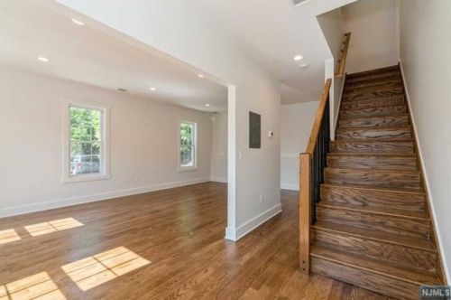 105 Woodcliff Ave, Westwood NJ  07677-7935 exterior