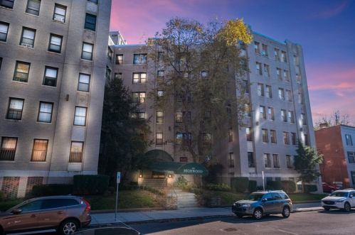 372 Highland Ave, Pittsburgh PA  15206-4273 exterior