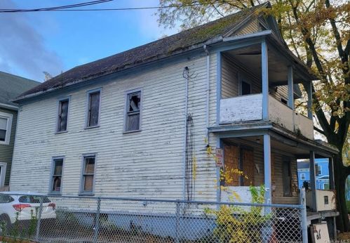 25 Clinton St, Poughkeepsie, NY 12601-2517