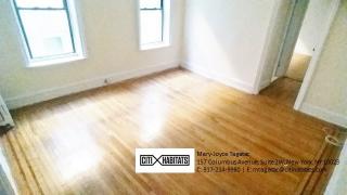 8028 37th Ave, Flushing NY  11372-6720 exterior